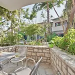 Rouda Bay מיקרוס גיאלוס