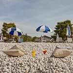 Rouda Bay מיקרוס גיאלוס