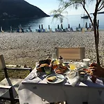 Rouda Bay מלון 3*