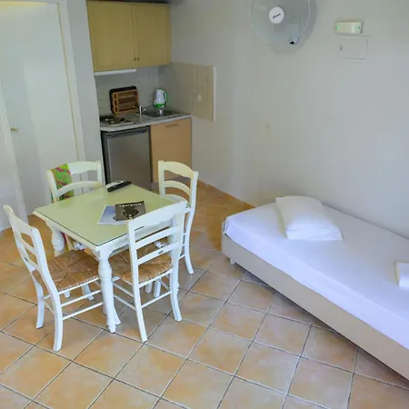 Rouda Bay Hotel Mikros Gialos